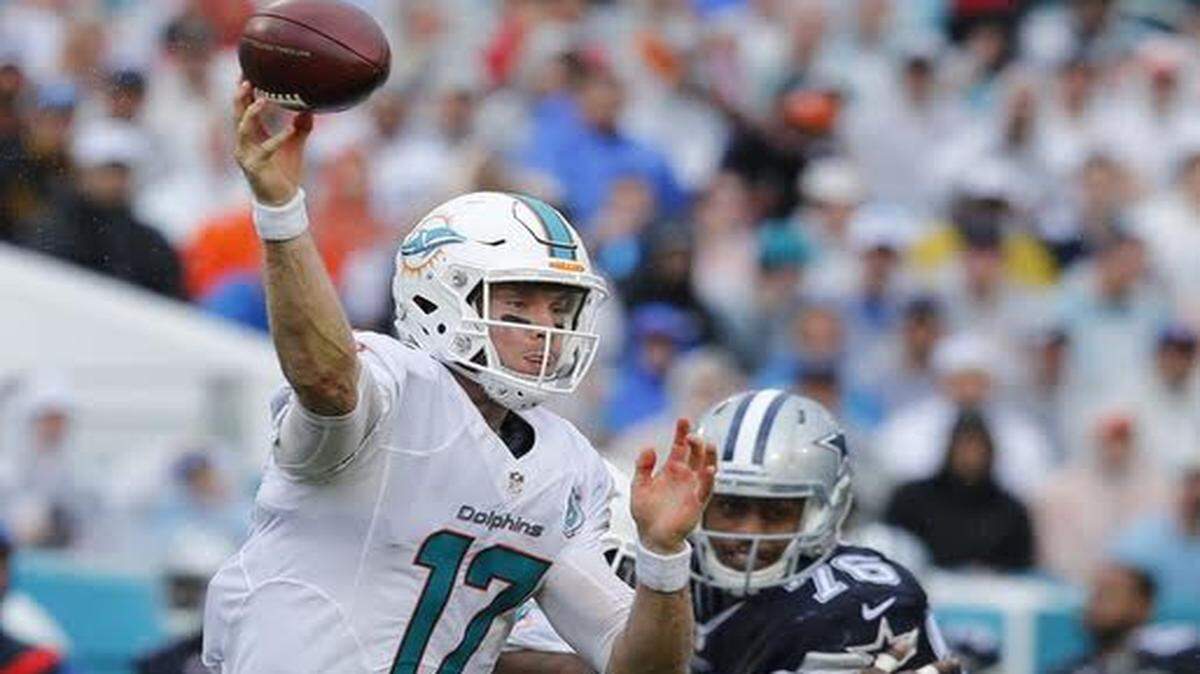 Dolphins QB Ryan Tannehill on the run against the Dallas Cowboys.