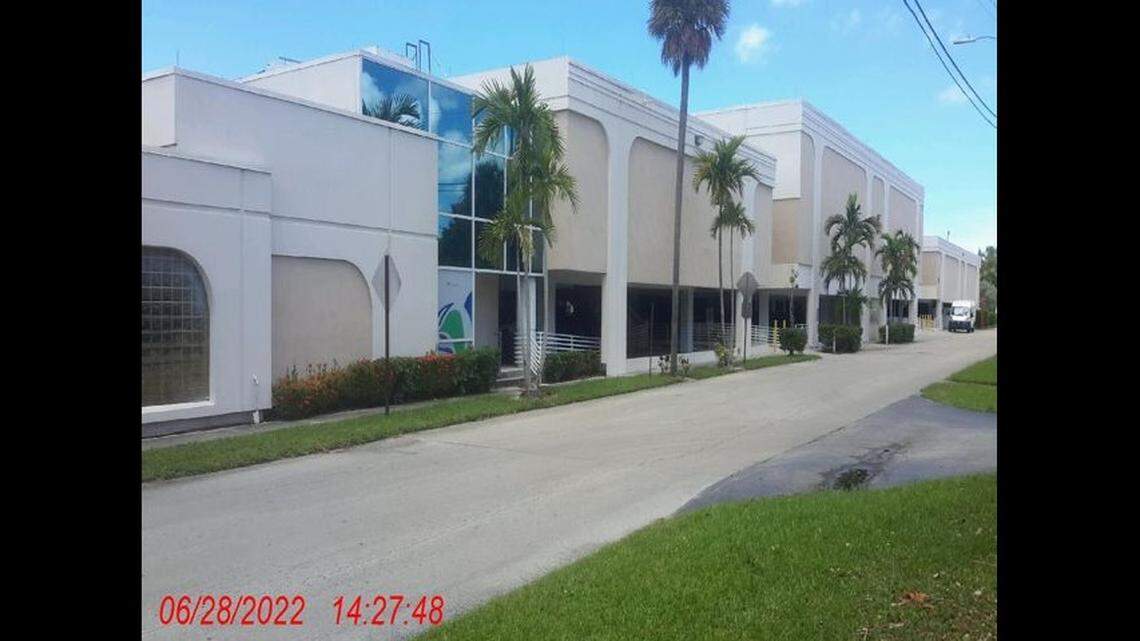 This Plantation commercial building at 4101 S. Hospital Dr. aka 4101 NW Third Ct. was where Jaynisha Williams, a mother of two, went under for liposuction and breast augmentation at The Best U Now. Williams never woke up.