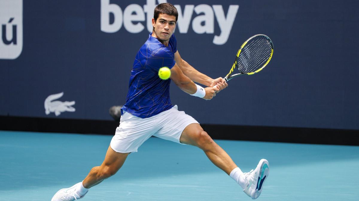 Carlos Alcaraz of Spain returns a shot from Casper Ruud of Norway during the men’s singles finals of the Miami Open tennis tournament at Hard Rock Stadium on Sunday, April 3, 2022, in Miami Gardens, Fla.