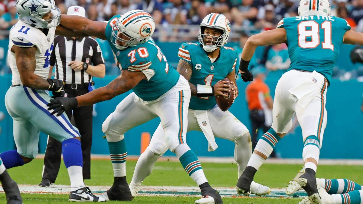 Miami Dolphins quarterback Tua Tagovailoa (1) sets up to pass in the second quarter against the Dallas Cowboys at Hard Rock Stadium in Miami Gardens, Florida on Sunday, December 24, 2023.