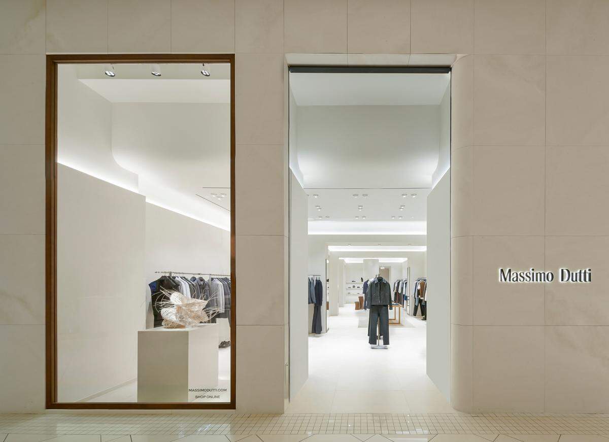 Massimo Dutti, the luxury wardrobe store, opened its first Florida location at Aventura Mall in November 2024.