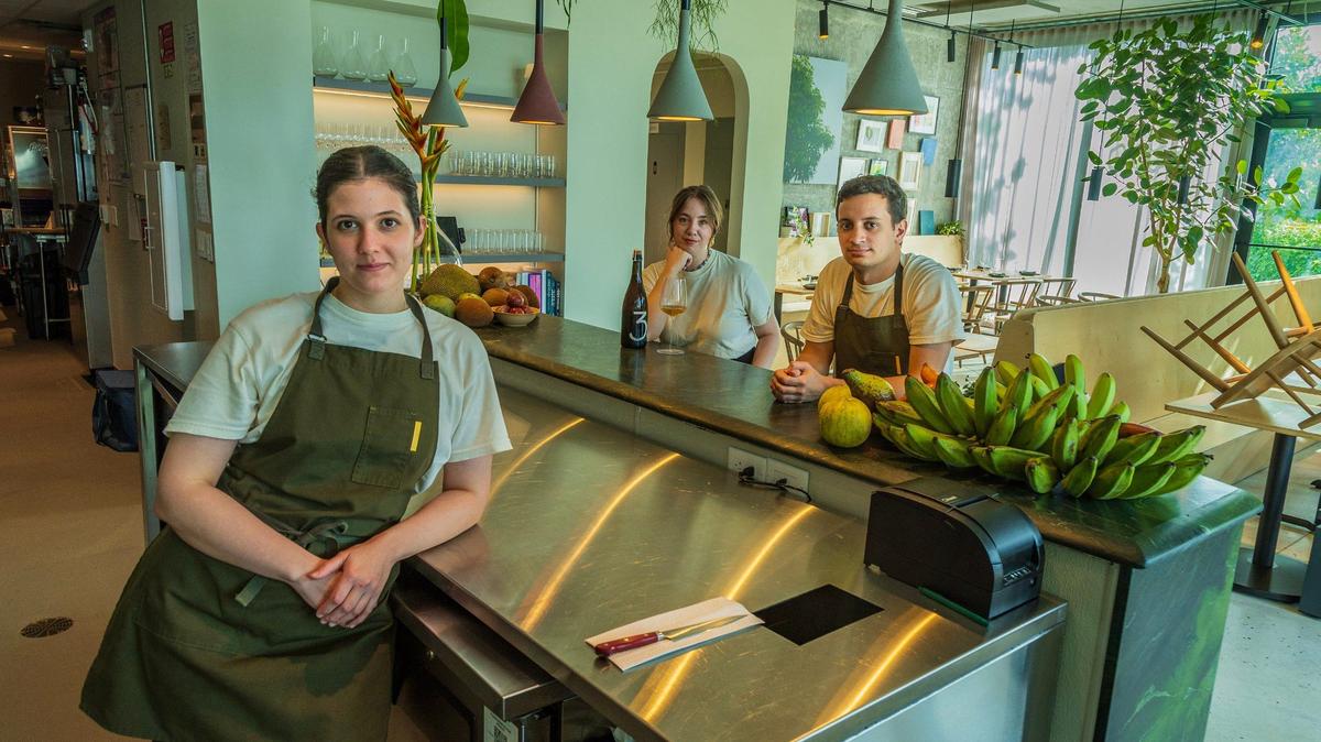 Chef Maria Teresa Gallina, sommelier Shannon Gable and chef Nico Martínez at the counter of Recoveco, a new restaurant in South Miami.