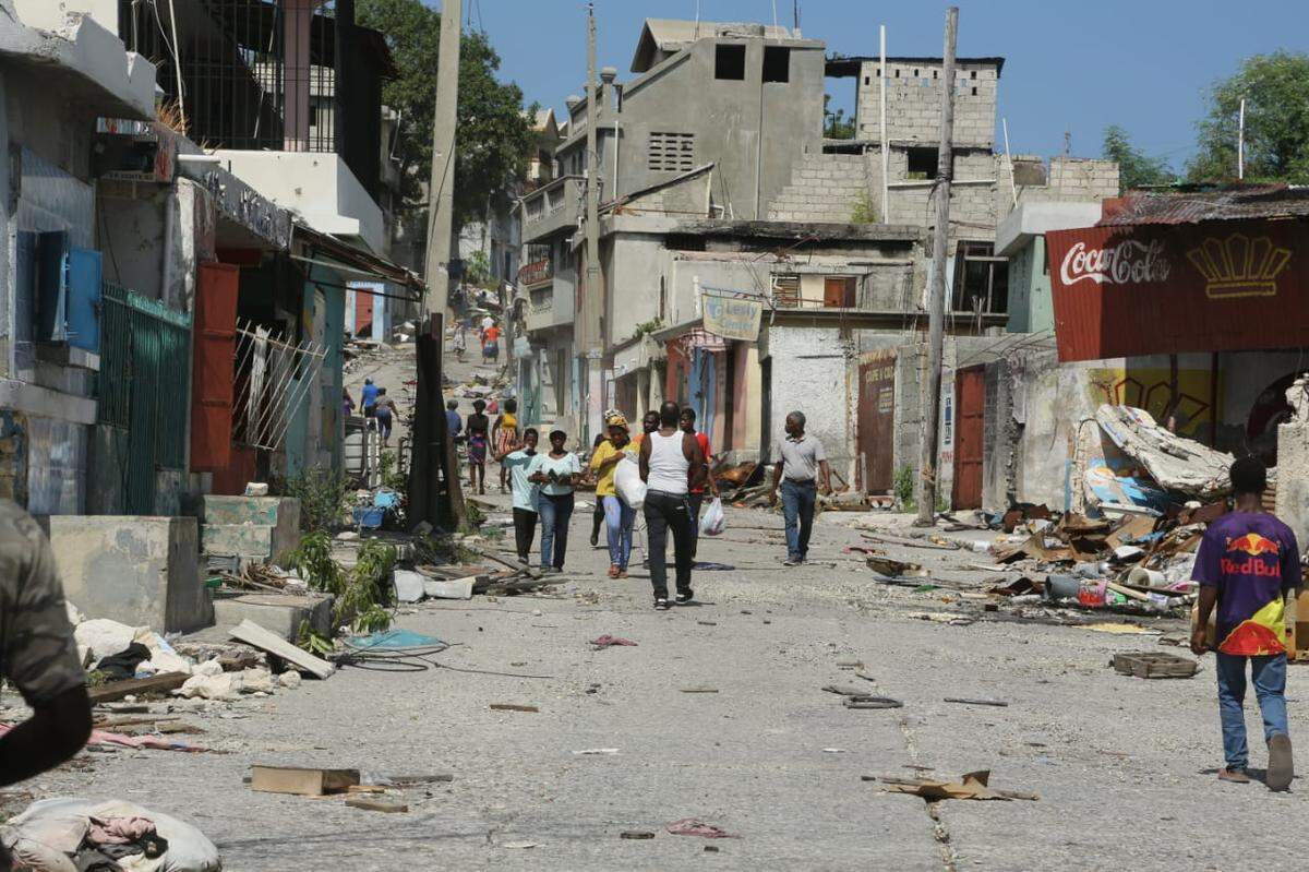 On Wednesday, August 27, 2025, Jimmy “Barbecue” Chérizier, a leader of the Viv Ansanm gang coalition announced in a video posted on social media that displaced residents of Delmas 30, Solino, Christ Roi and Nazon can return home. But the neighborhoods, located in the center of Port-au-Prince, have all been destroyed by gangs.