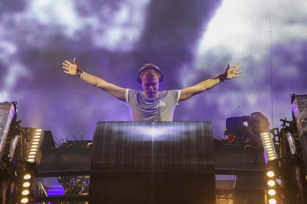 Armin Van Buuren amps the crowd at Ultra Music Festival in Bayfront Park on Friday, March 18, 2016.