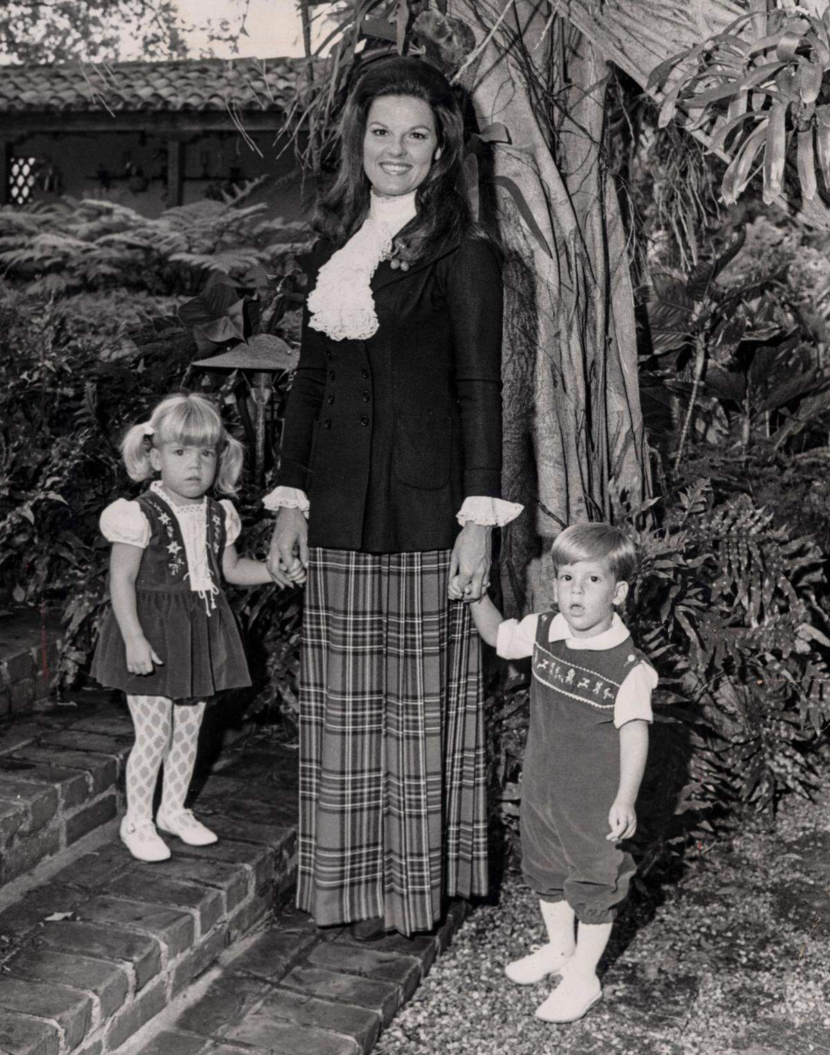 9/14/1971: Ralph Pabst/Miami Herald Staff -- Anita Bryant with twin children Barbara and Billy.