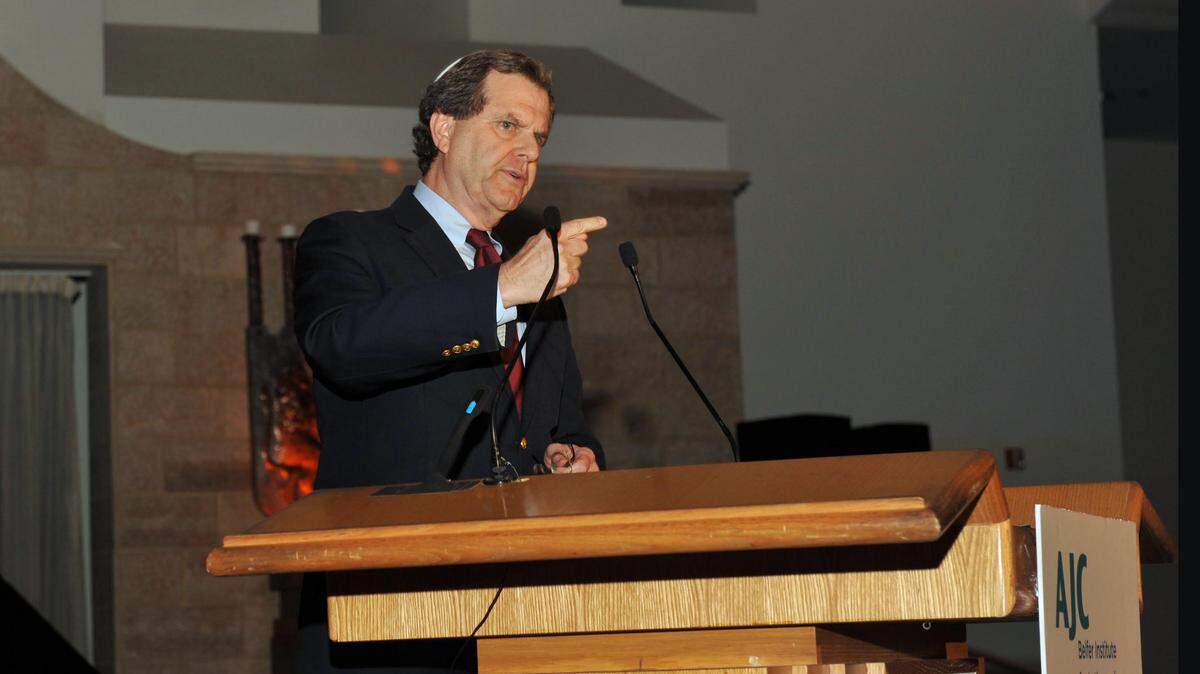 David Harris, CEO of the American Jewish Committee, said “We have the right to demand justice, or else the victims will have been twice murdered” during his remarks Tuesday night at Beth Torah Benny Rok Campus in North Miami Beach. The synagogue commemorated the 25th anniversary of the AMIA Jewish Community Center in downtown Buenos Aires, which killed 85 and injured hundreds of others, making it the deadliest attack in Argentina’s Jewish community.