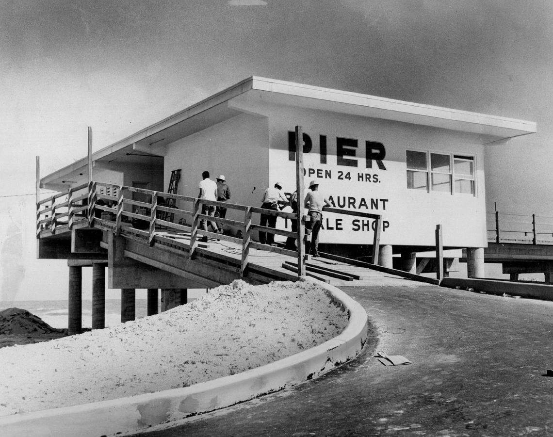 Dania pier restaurant in 1962.