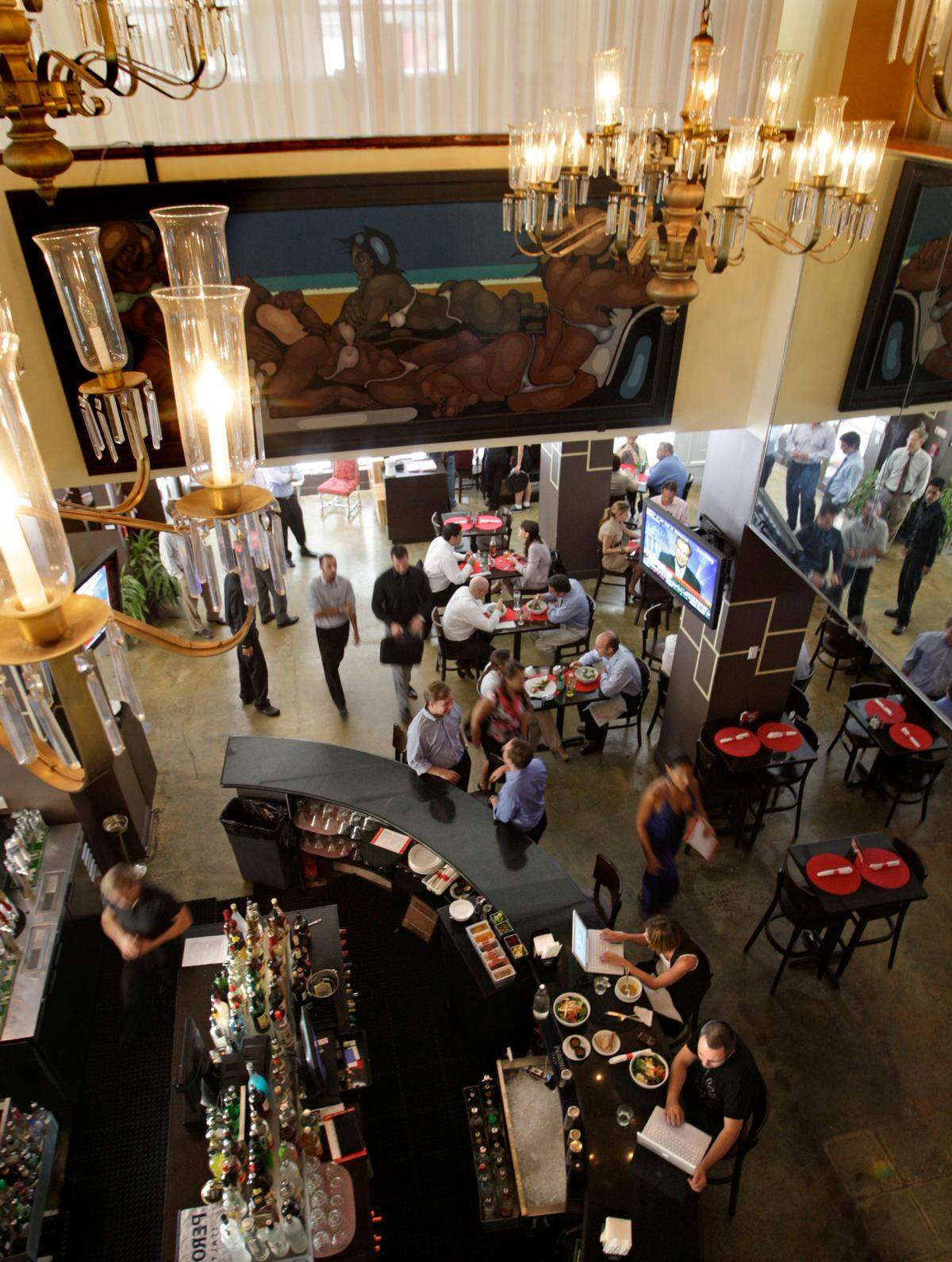 Esta es una foto de un restaurante, Ecco Pizzateca and Lounge, dentro del Huntington Building en 2009.