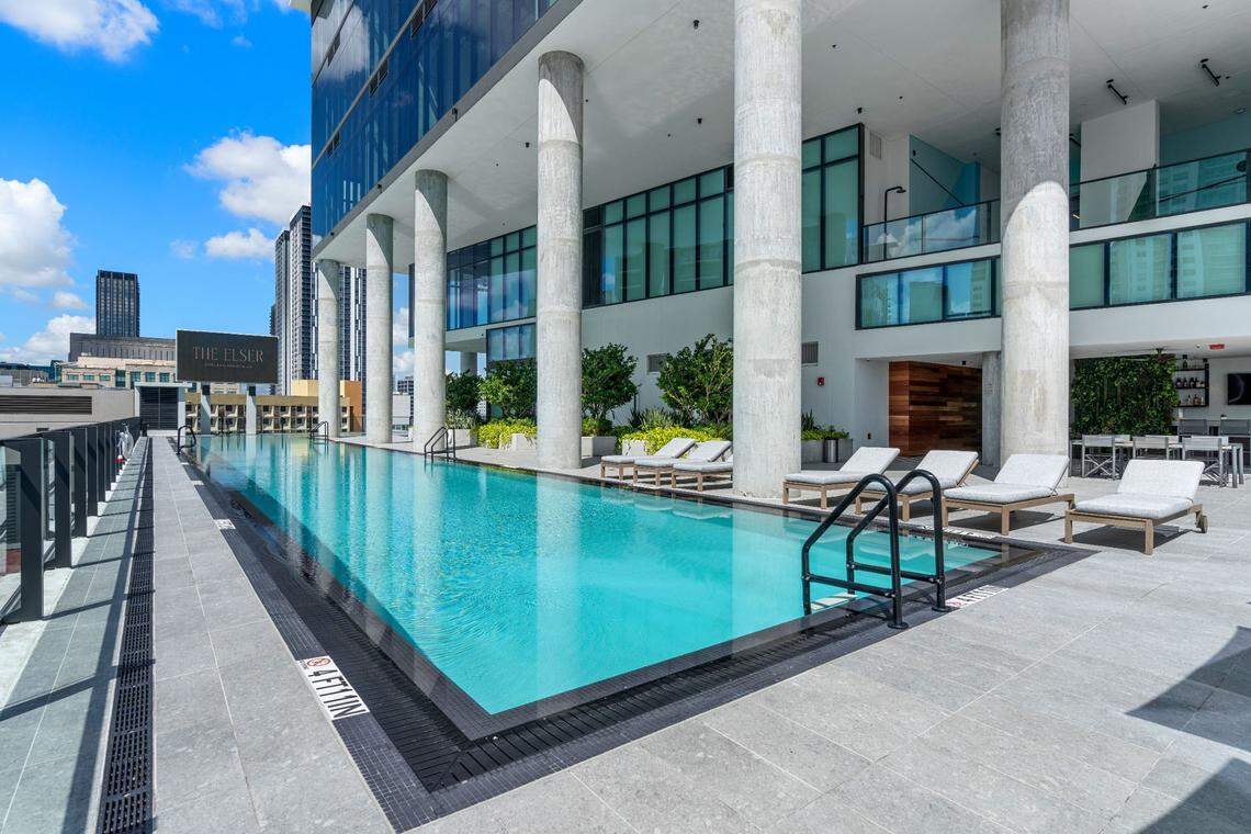 La piscina de The Elser en el downtown.