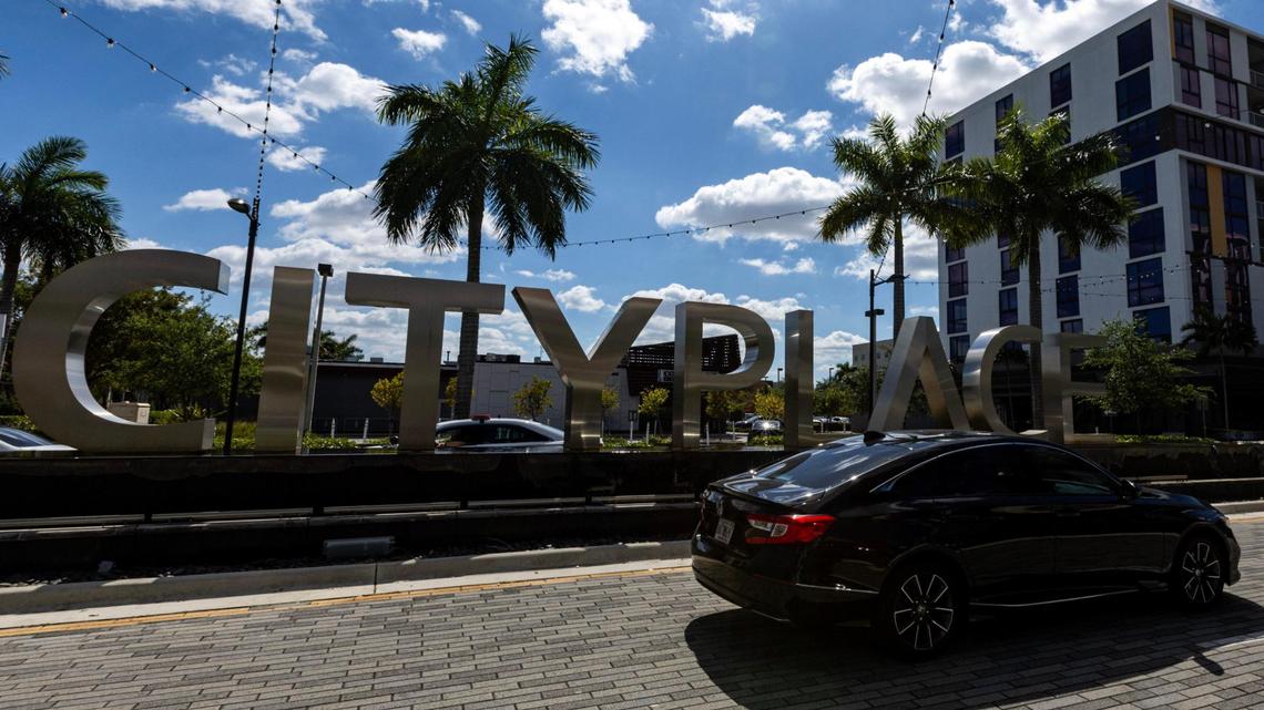 ‘Mass shooting. People down’: 911 calls reveal frantic scene during Doral bar shooting