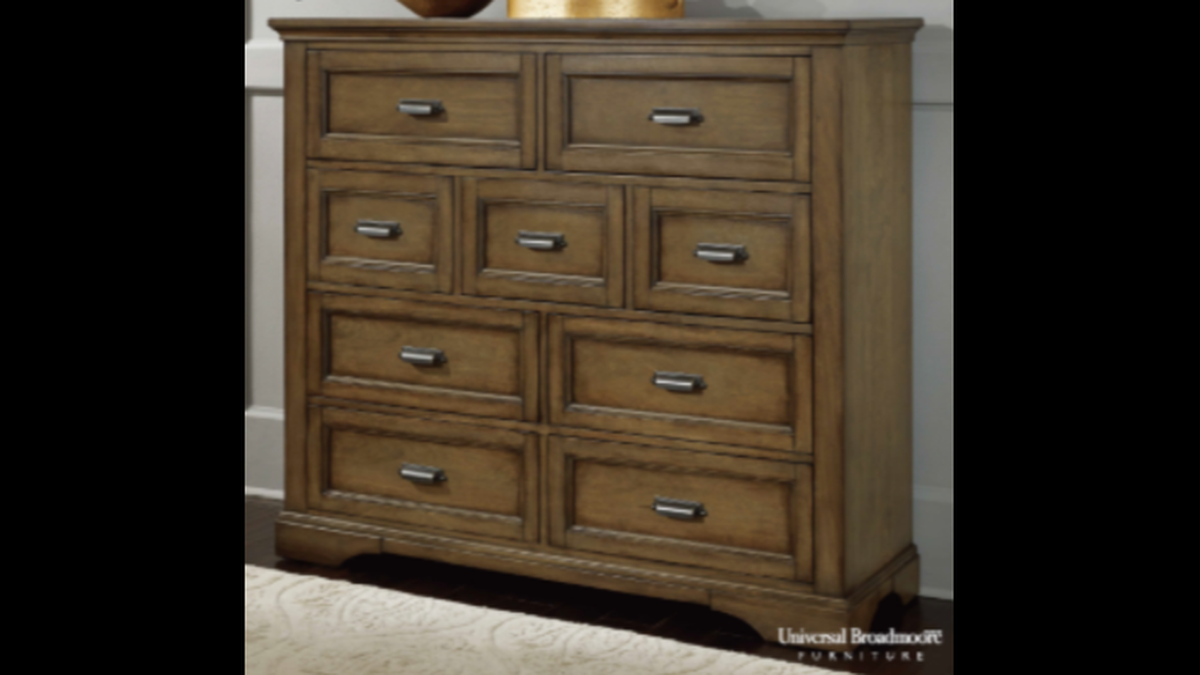 Universal Broadmoore Cayden Gentleman’s 9-drawer chest of drawers