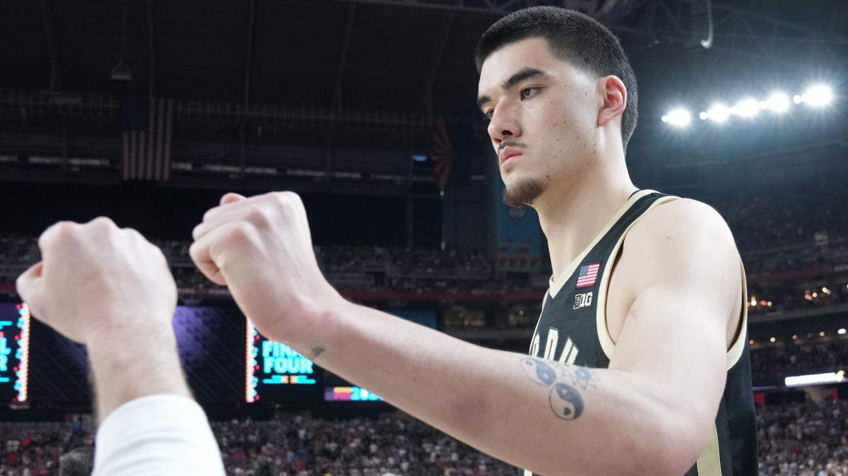 Purdue Boilermakers center Zach Edey (15) is announced into the starting lineup ahead of the NCAA Men’s Basketball Tournament Championship game between the Purdue Boilermakers and the Connecticut Huskies, Monday, April 8, 2024, at State Farm Stadium in Glendale, Ariz.