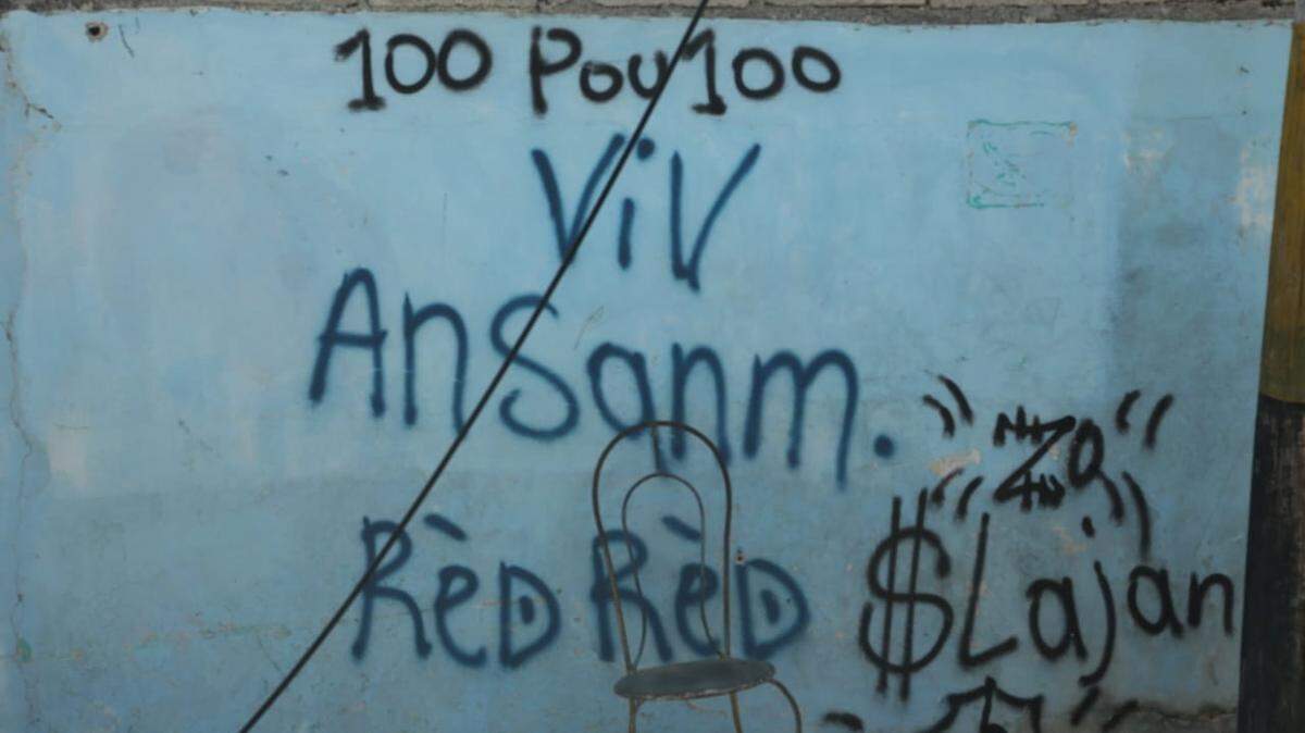 On Wednesday, August 27, 2025, Jimmy “Barbecue” Chérizier, a leader of the Viv Ansanm gang coalition, announced in a video on social media that displaced residents of Delmas 30, Solino, Christ Roi and Nazon could return home. But the neighborhoods, located in the center of Port-au-Prince, have all been destroyed by gangs.