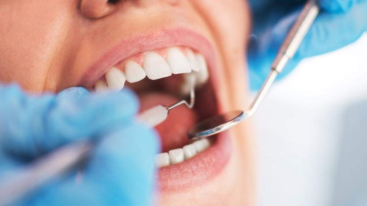 A Florida Department of Health administrative complaint says Fort Lauderdale, Florida, dentist George Galluzzo was incompetent or negligent during a root canal.