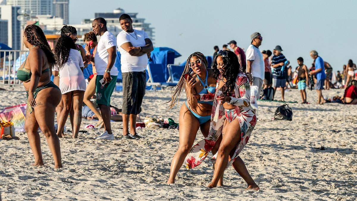 Spring breakers enjoy the pleasant weather in South Beach,. on Saturday, March 26, 2022.