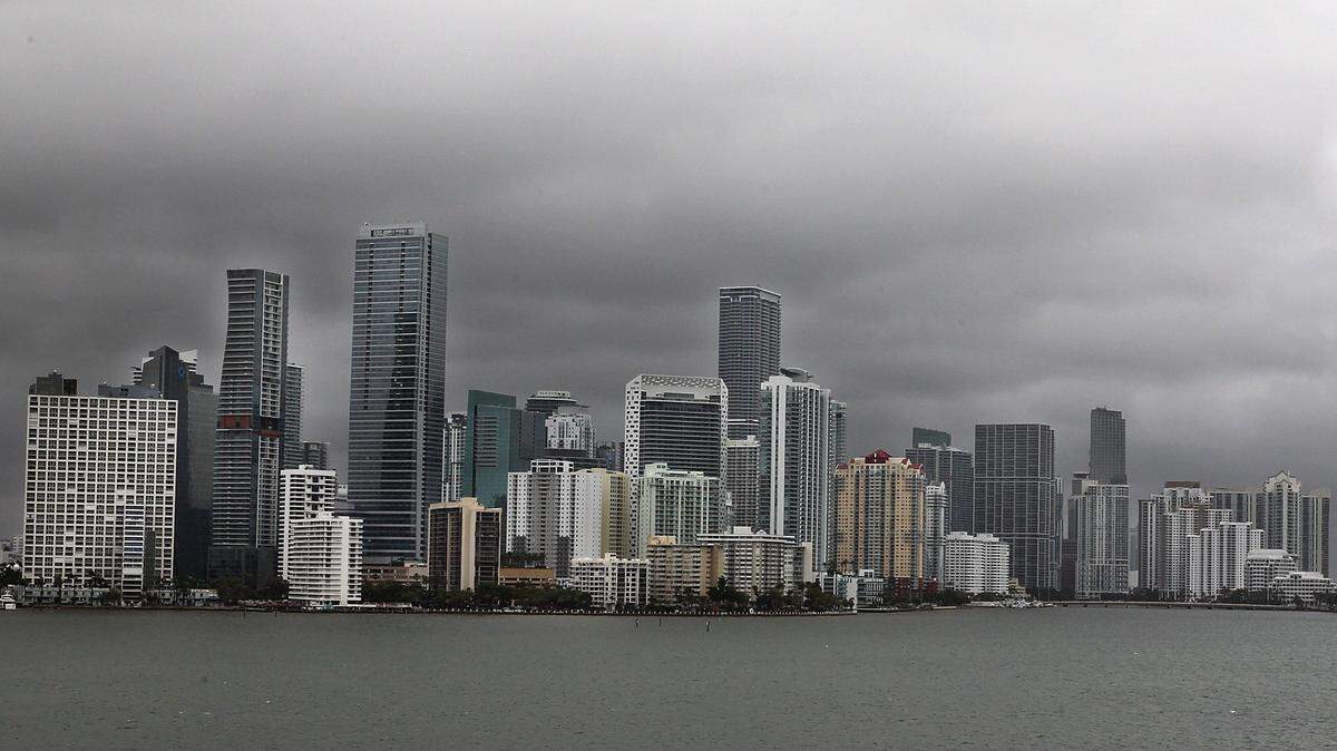 The Miami-area forecast calls for gray skies and rain through Saturday and Sunday. On Monday, skies will clear, but the rain will be back mid-week. Meanwhile, it will stay relatively warm.
