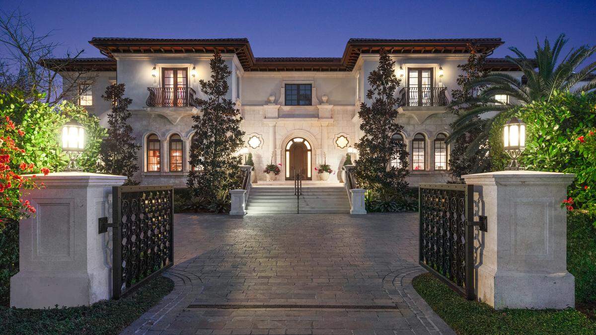 La zona de Gables Estates en Coral Gables se sitúa como el mercado inmobiliario más caro del país, según datos de Zillow. Arriba: La antigua vivienda en Gables Estates de Howard S. Frank, director de la empresa de gestión de patrimonio Fairholme, con sede en Edgewater, y ex ejecutivo de Carnival Corp.
