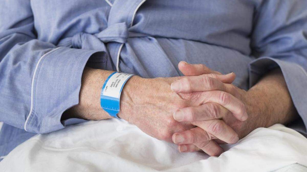 The federal Veterans Health Administration has agreed to provide 15 medical teams to help overwhelmed Florida nursing homes.