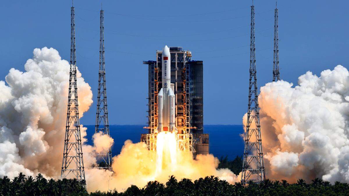 A third out-of-control Chinese Long March 5b rocket will crash back to Earth this weekend. Could rocket debris land in the US? What are experts predicting?