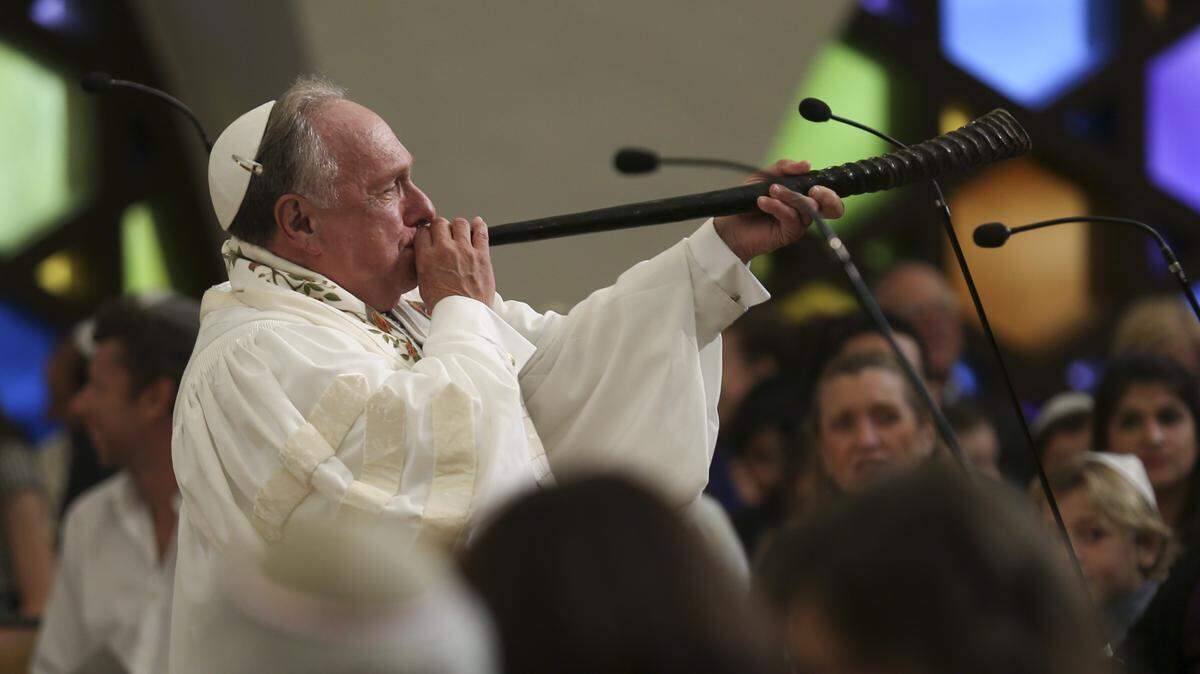Rabbi Gary Glickstein sounds a shofar during a service in celebration of Rosh Hashanah at Temple Beth Sholom in Miami Beach on Oct. 2, 2016. South Florida Jewish institutions remain diligent in security precautions as acts of violence, like the Oct. 27, 2018 mass shooting at a synagogue in Pittsburgh, made ever clear.