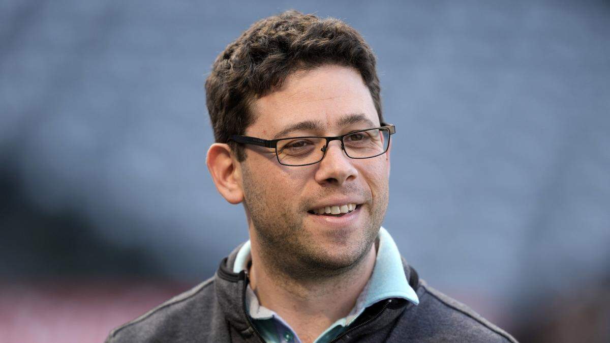 Los Marlins contrataron a Peter Bendix, gerente general de los Rays de Tampa Bay, como su nuevo director de operaciones de béisbol en sustitución de Kim Ng, quien se marchó después de finalizara la aventura de Miami en los playoffs.