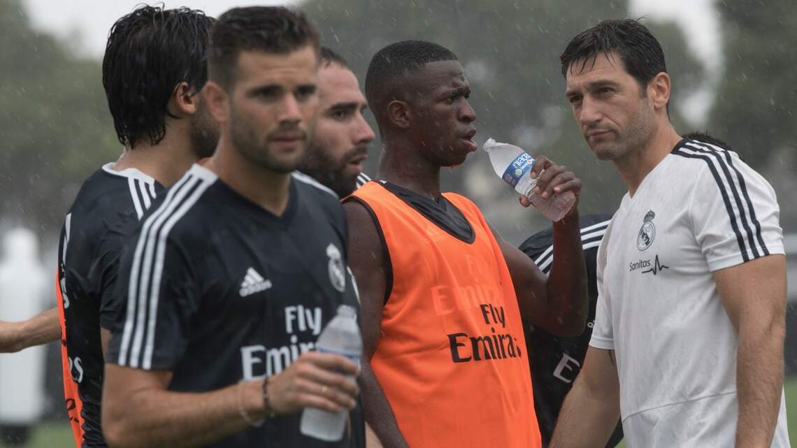 Real Madrid, Manchester United get soggy Miami welcome. North Carolina Courage women win trophy.