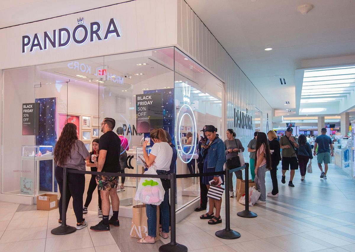 Shoppers wait in line to enter the Pandora store at Dadeland Mall in Kendall on Black Friday morning, Nov. 29, 2024.