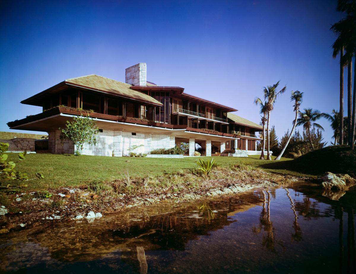 A picture taken by famed architectural photographer Ezra Stoller of Miami architect Alfred Browning Parker’s waterfront 1963 home in Coral Gables shows the house’s waterfront side.