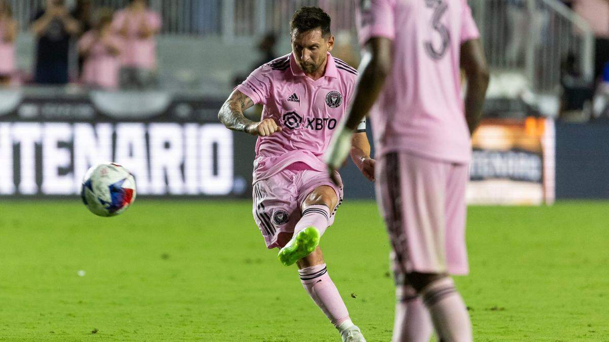 Inter Miami forward Lionel Messi (10) scores a goal against Cruz Azul in the second half of a Leagues Cup group stage match at DRV PNK Stadium on Friday, July 21, 2023, in Fort Lauderdale, Fla.