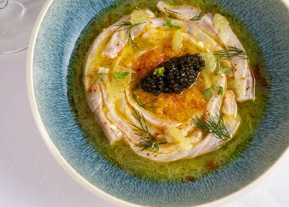 Ceviche de corvina con cítricos carbonizados y caviar en Ockap Caviar & Cuisine en Brickell.