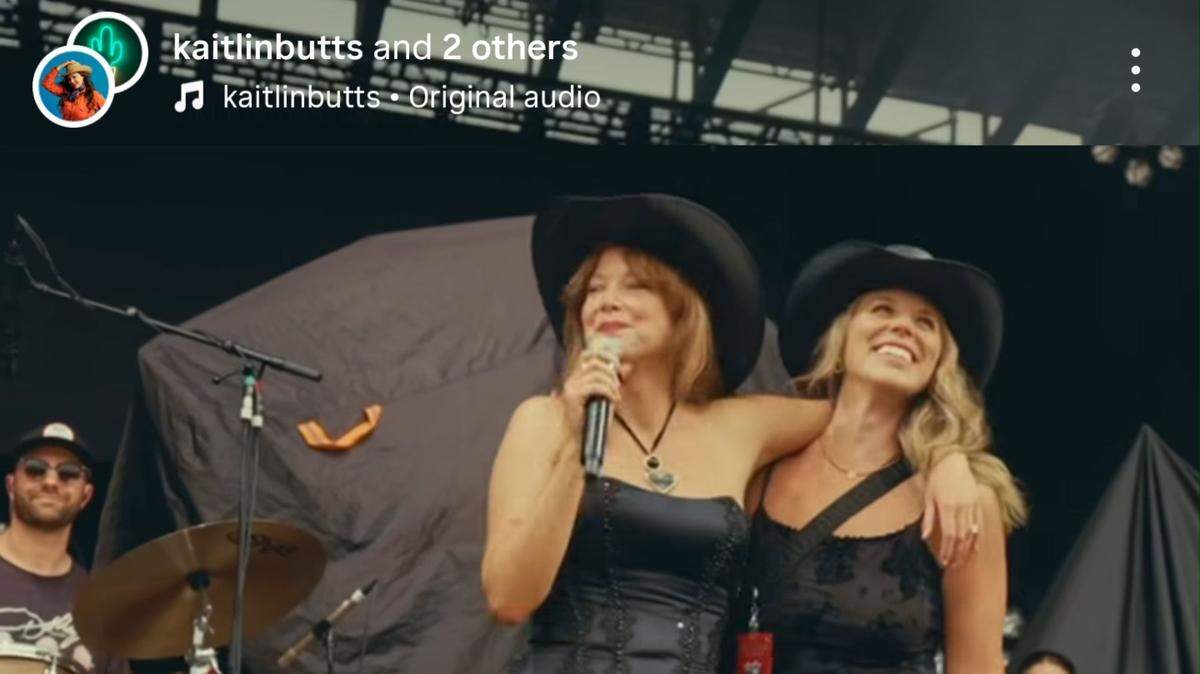 kaitlin butts fakes wardrobe malfunction for proposal