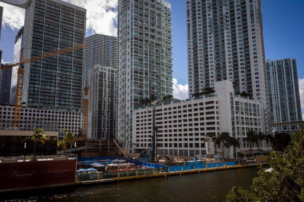 Archaeologists work under tarps, center, on excavation of an extensive prehistoric indigenous site on the Miami River in Brickell where developer Related Group is building two new towers. At extreme left is a corner of 444 Brickell Avenue, which Related plans to demolish to make way for a third tower. Miami’s historic preservation board declared the lot an archaeological landmark, but that won’t stop Related from building on it.