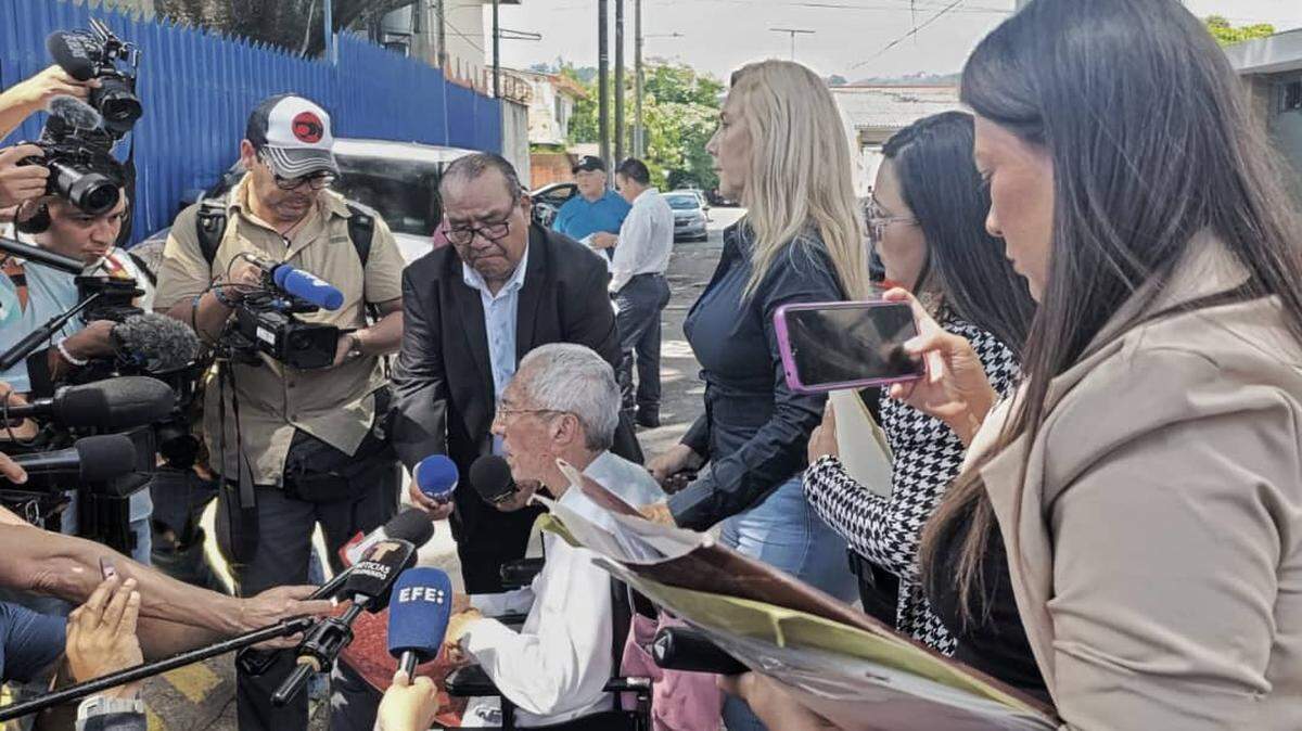 Human right activist Walter Marquez(wheel chair) led a group of lawyers and relatives traveling to El Salvador demanding the release of more than 230 Venezuelans expelled from the United States and imprisoned in a maximum-security prison in the Central American nation.