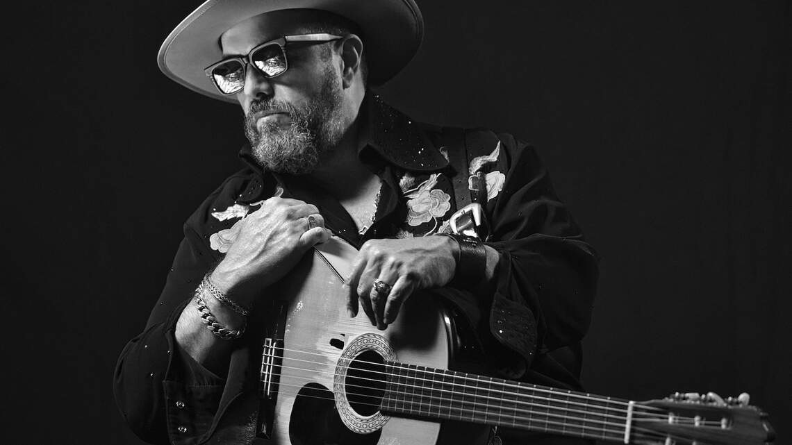 How The Mavericks’ singer paid tribute to his Miami hometown — without using words