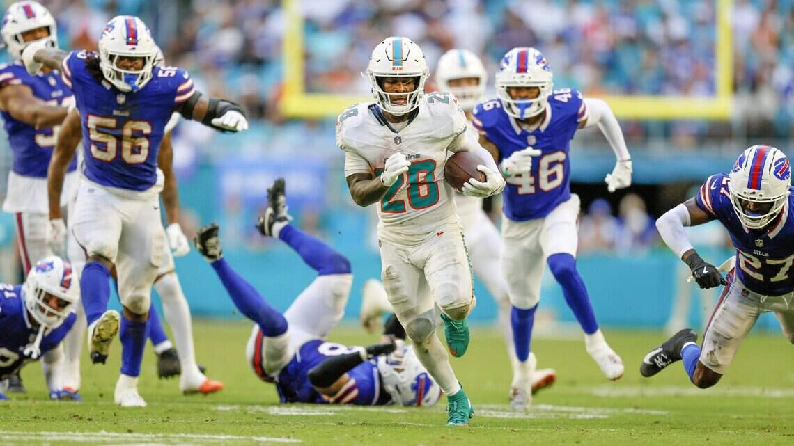 Dolphins RB De’Von Achane says his ribs aren’t ‘too bad,’ plans to play vs ...