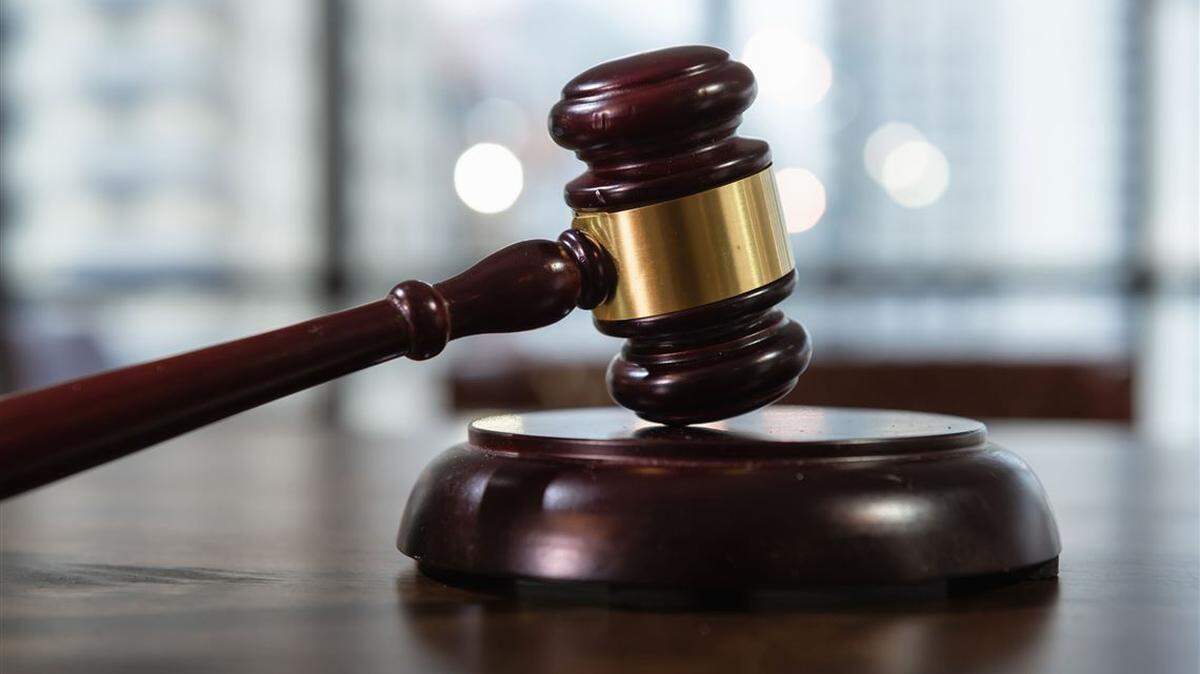 A Tennessee attorney’s law license is suspended for the next four years after he advised a Facebook friend on how to make a murder look like self-defense.
