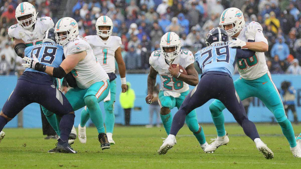 Miami Dolphins running back Duke Johnson (28) on a carry in the first half against the Tennessee Titans at Nissan Stadium in Nashville, Tennessee on Sunday, January 2, 2022.