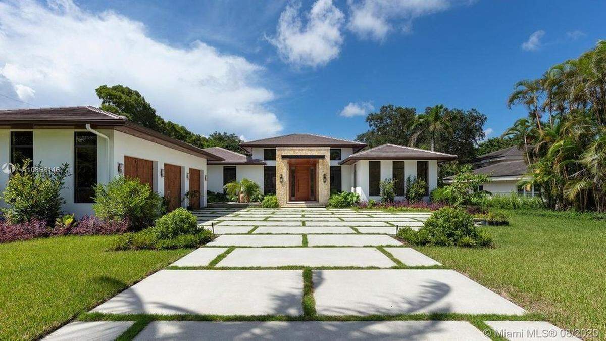 6699 SW 92 St., Pinecrest FL