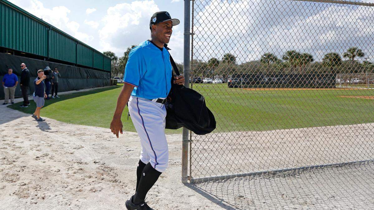 Miami Marlins outfielder Curtis Granderson (21) walks into the field during the first full-squad spring training workout on Monday, February 18, 2019 in Jupiter, FL.