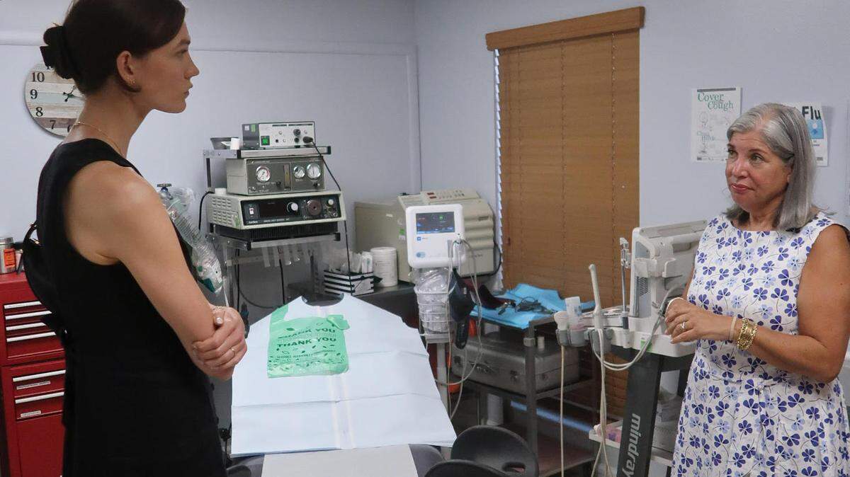  Karlie Kloss speaks with Eileen Diamond, director at Michael Benjamin Abortion Services clinic in Tamarac. 