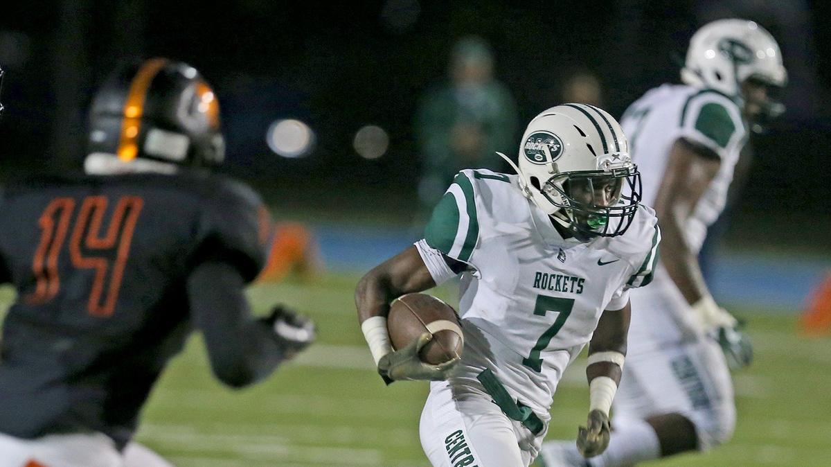 Miami Central’s Shemar Paul (7) runs the ball as they play Booker T. Washington HS at Traz Powell Stadium in Miami, Florida, August 31, 2018.