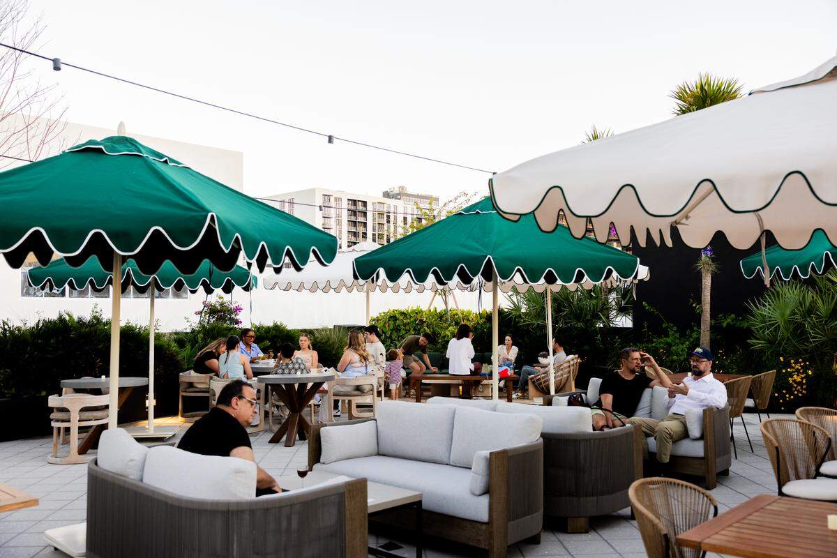The outdoor patio at Cotidiano.