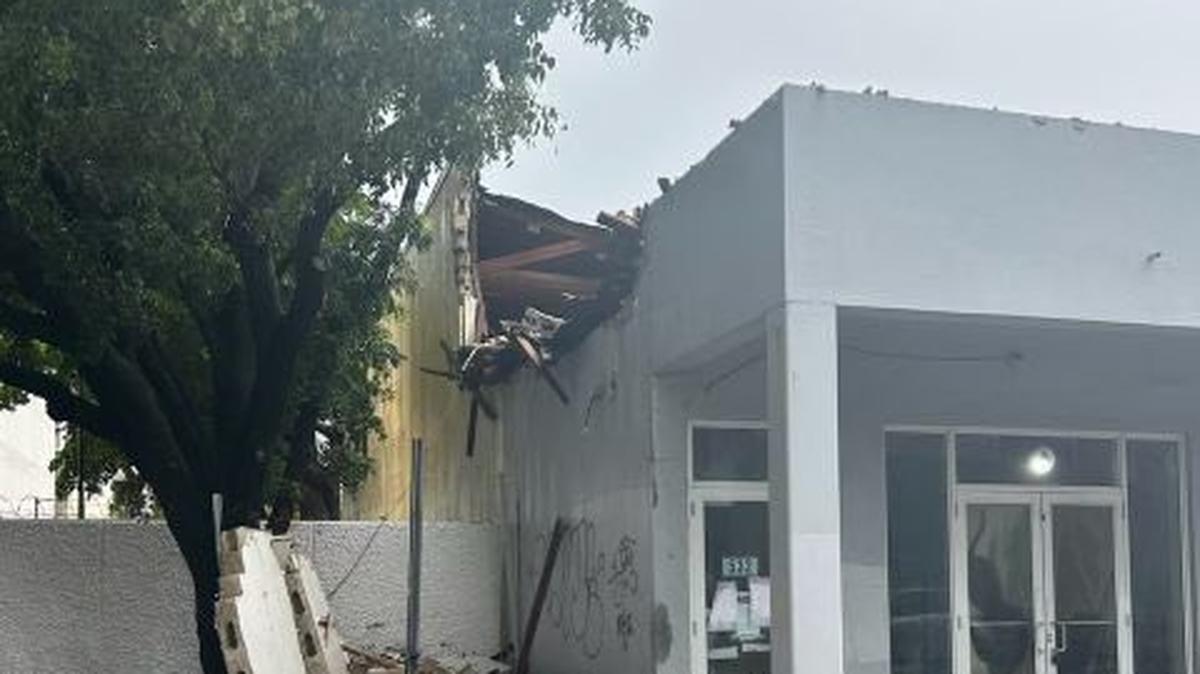City of Miami police and fire rescue crews closed Miami’s Northwest First Avenue to Miami Avenue from Northwest Fifth to Sixth Streets after an unoccupied building was damaged, sending debris from the roof onto the sidewalk and roadway.