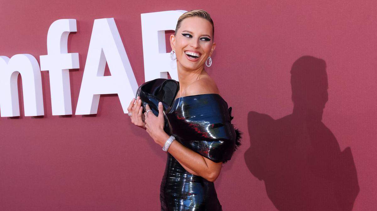 Karolina Kurkova 77th Cannes Film Festival amfAR Photocall - part 2 Cap d‚ÄôAntibes Hotel Eden Roc France 23rd May 2024 ¬©SGPItalia id 131441_107 Not Exclusive