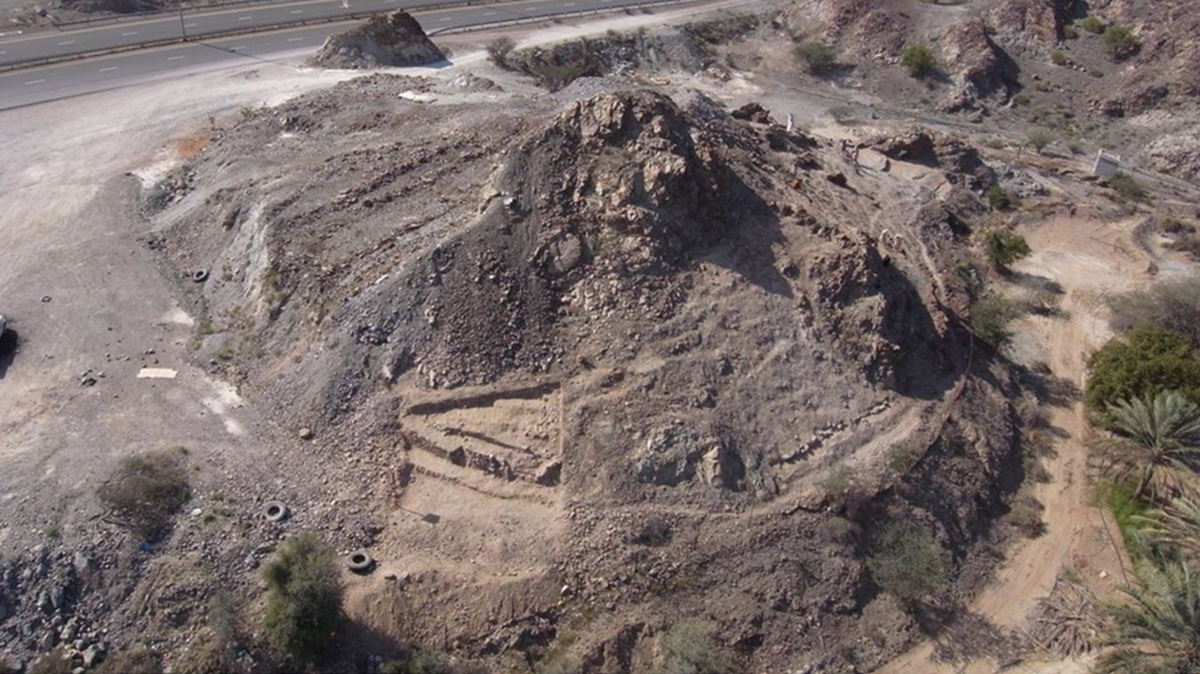 Archaeologists in the United Arab Emirates found hundreds of seashell fragments left from a craft workshop at an ancient desert oasis settlement, a study said.