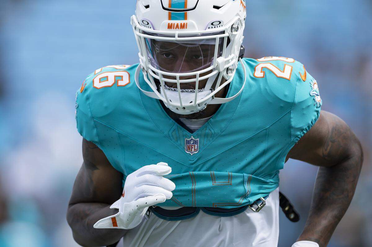 Miami Dolphins cornerback Rasul Douglas (26) runs drills before playing against the Carolina Panthers in their NFL game at the Bank of America Stadium on Sunday, Oct. 5, 2025, in Charlotte, N.C.