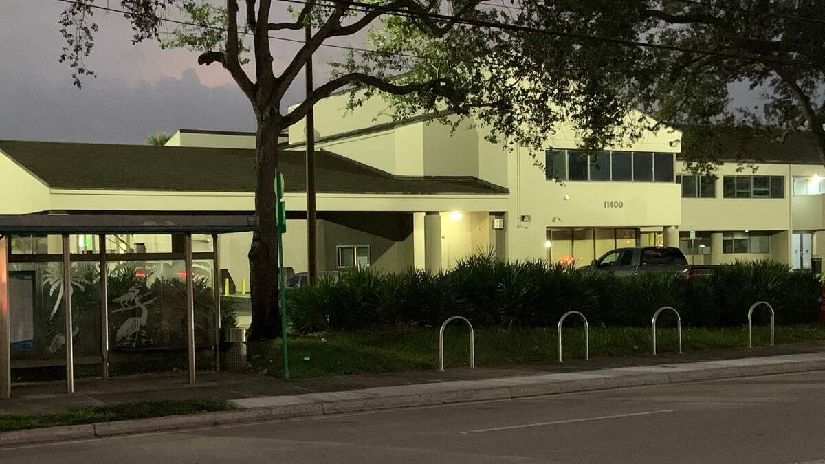 El edificio de oficinas Kendall al que el Departamento de Trabajo federal trasladó su División de Salarios y Horas (WHD). DAVID J. NEAL dneal@miamiherald.com