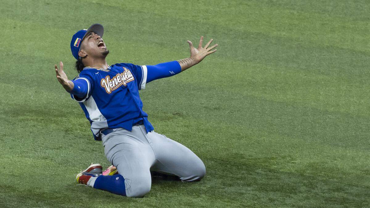 Venezuela pitcher Daniel Palencia (29) celebrates after defeating the United States in their World Baseball Classic final game at loanDepot Park on Tuesday, March 17, 2026, in Miami, Fla.