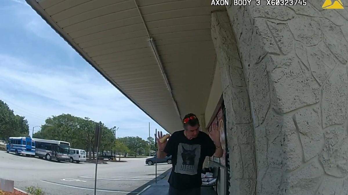 When a Florida officer issued a trespass warning outside a smoke shop in Port Orange, the suspect became aggressive and threw his food at the cop, bodycam shows