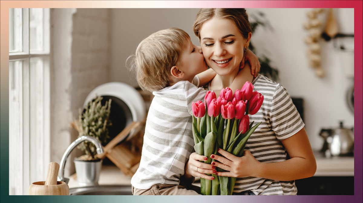 Image of a mother with her child receiving flowers. 